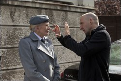 Fiennes directing Redgrave on the set