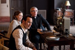 Patrick Wilson, Vera Farmiga, and Steve Coulter in The Conjuring