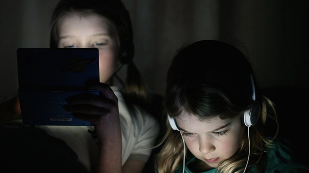 Kids Glued to Smart Phones? Wonder Where They Learned That... Kids Glued to Smart Phones? Wonder Where They Learned That...