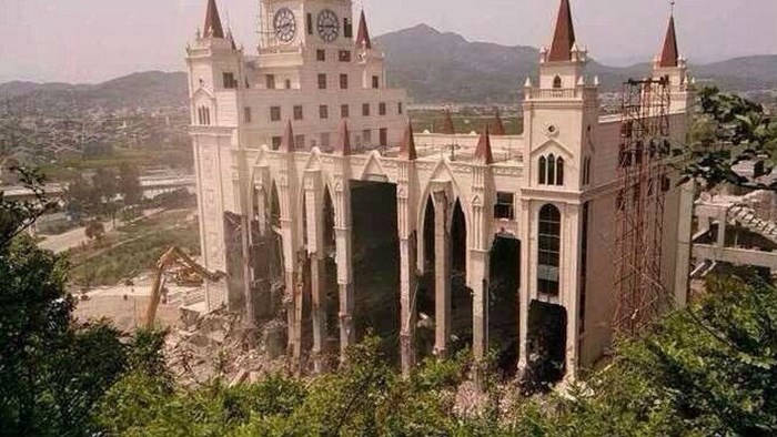 And The Walls Came Tumbling Down in China's 'Jerusalem' And The Walls Came Tumbling Down in China's 'Jerusalem'