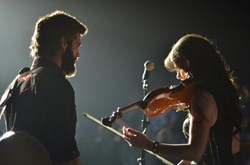 Alan Powell and Caitlin Nicol-Thomas in 'The Song'