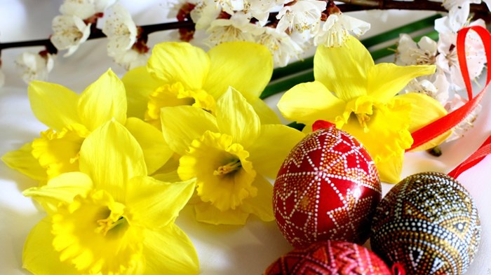 Holy Smartphones, and Five Other Things You May Have Missed from Easter 2015 Holy Smartphones, and Five Other Things You May Have Missed from Easter 2015
