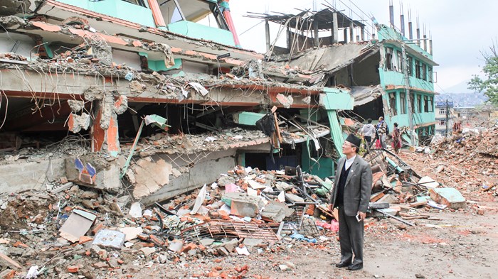 Nepal Christians Return to Worship after Earthquake Turns Churches into Tombs Nepal Christians Return to Worship after Earthquake Turns Churches into Tombs