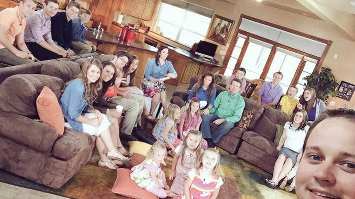 Josh Duggar of '19 Kids and Counting' Apologizes, Resigns after Reports of Molesting 5 Young Girls