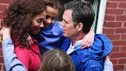 Mark Ruffalo, Zoe Saldana, Imogene Wolodarsky and Ashley Aufderheide in 'Infinitely Polar Bear'