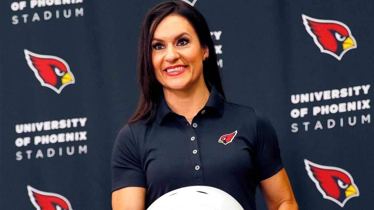 First Female Coach Enters the ‘Man’s World’ of the NFL...... CT Women