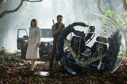 Bryce Dallas Howard and Chris Pratt in 'Jurassic World'