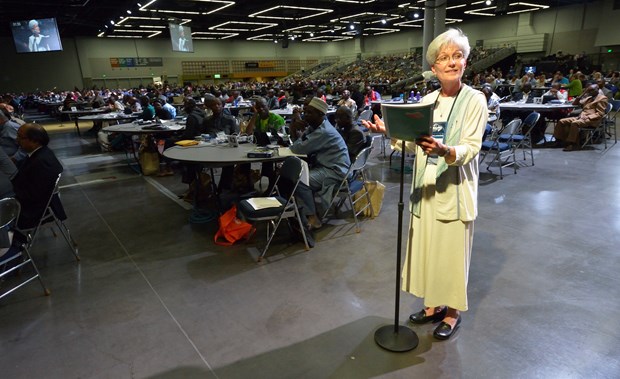 Detroit Conference delegate Joy Barrett urged the conference to adopt Rule 44. Photo by Paul Jeffrey, United Methodist News Service
