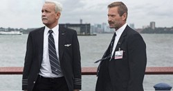 Tom Hanks and Aaron Eckhart in 'Sully'