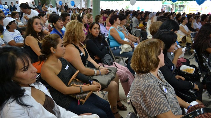 Las mujeres latinas y las oportunidades educativas Las mujeres latinas y las oportunidades educativas