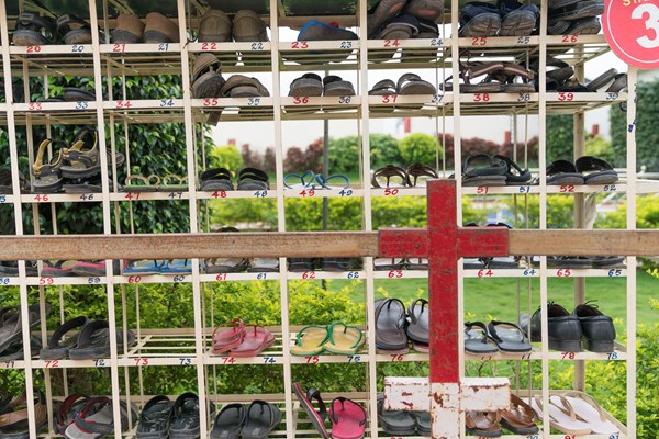 Many Indian churches have congregants remove their shoes at the door. Many Indian churches have congregants remove their shoes at the door.