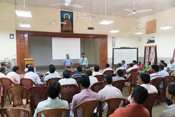 Pastors gather in Bihar for a reunion.