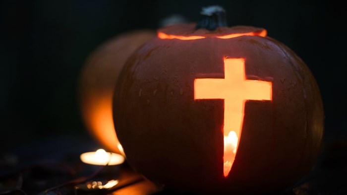 Trick or Treat or Tracts: 1 in 3 Evangelical Pastors Want Gospel Given on Halloween Trick or Treat or Tracts: 1 in 3 Evangelical Pastors Want Gospel Given on Halloween