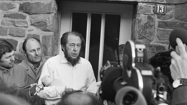 Aleksandr Solzhenitsyn Returns from Exile