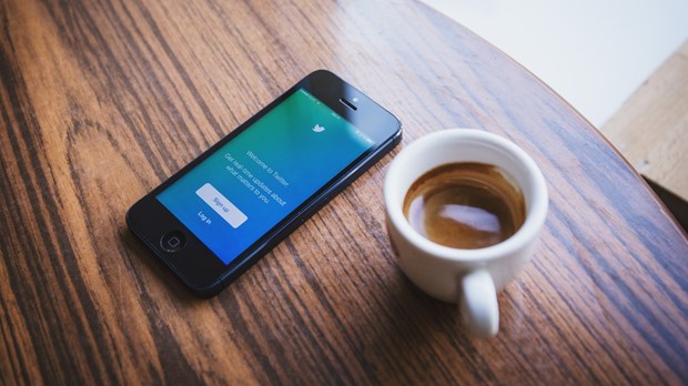Confessions Of A Social Media Lurker: 3 Guidelines For Commenting Constructively Online Confessions Of A Social Media Lurker: 3 Guidelines For Commenting Constructively Online