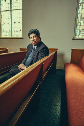 William Rodriguez, pastor en Los Ángeles, cree que los inmigrantes latinos están despertando a las misiones. “Podemos dar. Podemos hacerlo nosotros mismos”, dijo. William Rodriguez, pastor en Los Ángeles, cree que los inmigrantes latinos están despertando a las misiones. “Podemos dar. Podemos hacerlo nosotros mismos”, dijo.