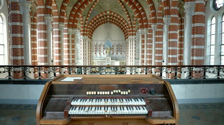 I Embraced the Blended Worship Balancing Act