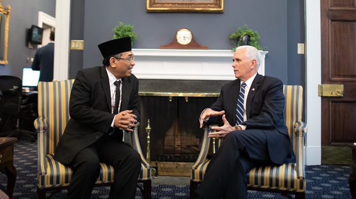 Pence Meets Indonesia’s Top Muslim Leader After Church Attacks