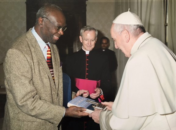 Lamin Sanneh presents Pope Francis with his last book, on jihad and pacifism in Muslim West Africa.