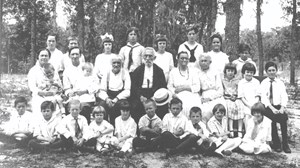 Retirees and orphans in Dowling Park, 1916