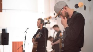 Pastors And Worship Leaders: 3 Ways To Work Together And 2 Traps To Avoid Pastors And Worship Leaders: 3 Ways To Work Together And 2 Traps To Avoid