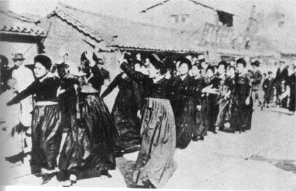 Women joining a line of demonstrators